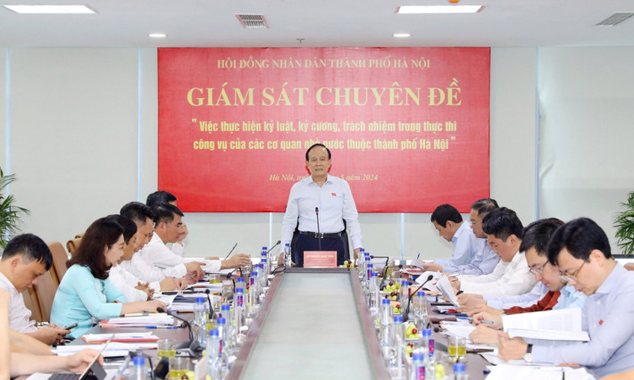 Chủ tịch HĐND thành phố Hà Nội Nguyễn Ngọc Tuấn phát biểu kết luận buổi giám sát. Ảnh: P.Long Chủ tịch HĐND thành phố Hà Nội Nguyễn Ngọc Tuấn phát biểu kết luận buổi giám sát (ảnh: P.Long)