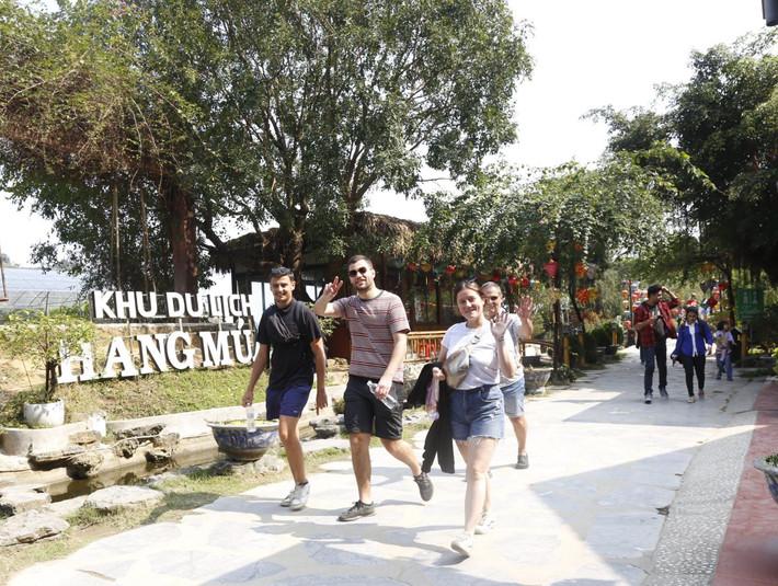 Khách quốc tế đến Ninh Bình 2 tháng đầu năm tăng gấp 2,5 lần so với cùng kỳ 2023. Ảnh: Minh Đường Khách du lịch đến Ninh Bình 2 tháng đầu năm tăng 16,6% -0
