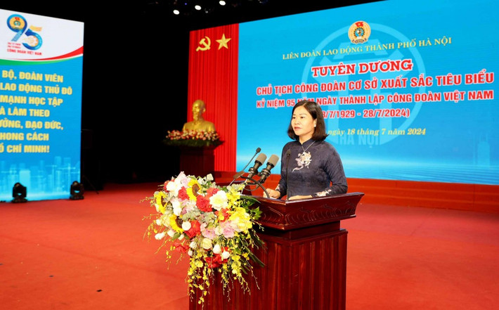 Phó Bí thư Thường trực Thành ủy Nguyễn Thị Tuyến phát biểu tại buổi lễ. Ảnh: ITN Chăm lo, bảo vệ quyền, lợi ích hợp pháp, chính đáng của người lao động -0