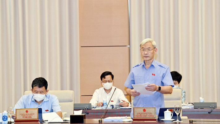 Chủ nhiệm Ủy ban Tài chính – Ngân sách Nguyễn Phú Cường trình bày Báo cáo Ảnh: Lâm Hiển Chủ nhiệm Ủy ban Tài chính – Ngân sách Nguyễn Phú Cường trình bày Báo cáo Ảnh: Lâm Hiển