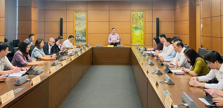 Quang cảnh phiên họp Tổ 18 Tạo dư địa phát triển mới cho các địa phương -0