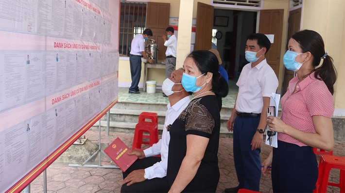 Ngoài sự tín nhiệm của cử tri thì một vị trí chính trị tương xứng là điều kiện cần thiết để đại biểu HĐND phát huy tốt vai trò, trọng trách của mình. Ảnh: Bình Nguyên Bài 3: “Áo mặc sao qua khỏi đầu” -0