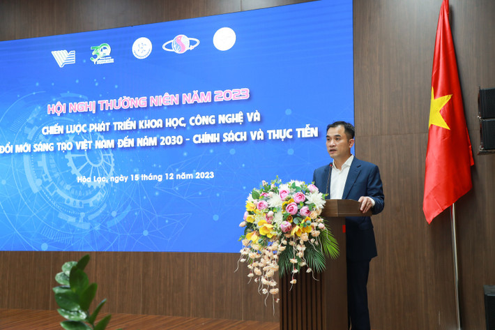 Phó Giám đốc Đại học Quốc gia Hà Nội Phạm Bảo Sơn phát biểu khai mạc Hội nghị Phát triển các viện nghiên cứu, trường đại học trở thành chủ thể nghiên cứu mạnh -0