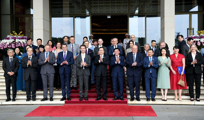 Chủ tịch Quốc hội Trần Thanh Mẫn tiếp Đại sứ EU và Đại sứ, Đại biện các nước thành viên EU ảnh 12 Chủ tịch Quốc hội Trần Thanh Mẫn tiếp Đại sứ EU và Đại sứ, Đại biện các nước thành viên EU -0