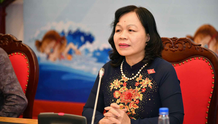 Ủy viên Thường trực Ủy ban Văn hóa, Giáo dục, Thanh niên, Thiếu niên và Nhi đồng của Quốc hội Nguyễn Thị Mai Hoa chia sẻ tại tọa đàm Ủy viên Thường trực Ủy ban Văn hóa, Giáo dục, Thanh niên, Thiếu niên và Nhi đồng của Quốc hội Nguyễn Thị Mai Hoa chia sẻ tại tọa đàm