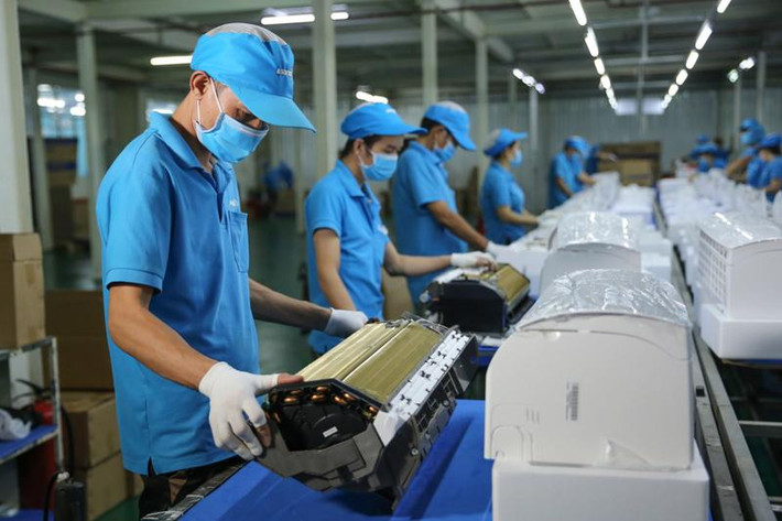 Giảm lương, giờ làm khiến nhiều gia đình công nhân phải cắt giảm chi phí sinh hoạt nhằm duy trì cuộc sống (nguồn ITN) Lao động nhóm ngành sản xuất bị giảm thu nhập trầm trọng -0