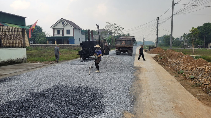 Sức mạnh từ sự đồng thuận của người dân đã giúp xã huy động được nguồn lực xã hội lớn để “cán đích” các mục tiêu đề ra Sức mạnh từ sự đồng thuận của người dân đã giúp xã huy động được nguồn lực xã hội lớn để “cán đích” các mục tiêu đề ra