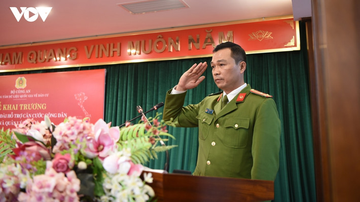 Phó cục trưởng Cục C06, Thượng tá Tô Anh Dũng tại buổi khai trương Phó cục trưởng Cục C06, Thượng tá Tô Anh Dũng phát biểu tại buổi khai trương