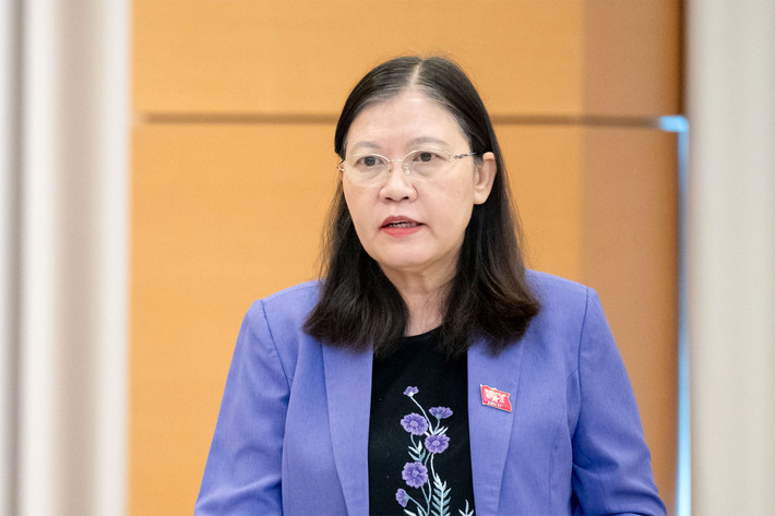 Chủ nhiệm Ủy ban Tư pháp Lê Thị Nga phát biểu. Ảnh: Hồ Long Tạo bước đột phá trong áp dụng chính sách đặc thù, vượt trội với công nghiệp quốc phòng, an ninh -0
