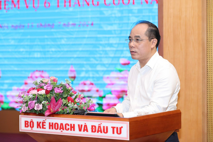 Chánh Văn phòng Bộ Kế hoạch và Đầu tư Bùi Anh Tuấn báo cáo tại hội nghị Thúc đẩy mạnh ngành công nghiệp bán dẫn -0