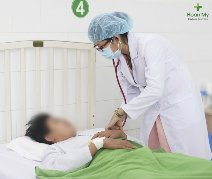 Nhiều ca sốt xuất huyết trở nặng phải nhập viện điều trị. Ảnh minh hoạ Số ca mắc và tử vong do sốt xuất huyết đều tăng cao so với năm ngoái -0