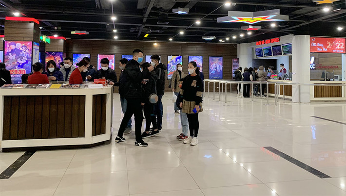 Rạp chiếu phim thu hút khán giả trở lại sau một thời gian dài đóng cửa Ảnh: Ng. Phương Rạp chiếu phim thu hút khán giả trở lại sau một thời gian dài đóng cửa Ảnh: Ng. Phương