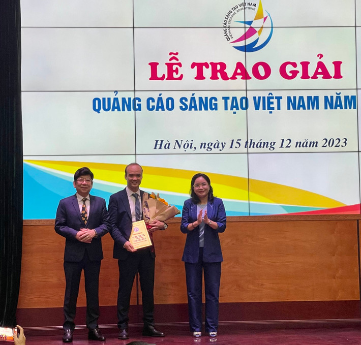 Trao giải Nhất cho tác phẩm "MoMo x Grab: Màn hợp tác công nghệ đậm chất dân gian” của Công ty Cổ phần dịch vụ Di động trực truyến Giải thưởng “Quảng cáo sáng tạo Việt Nam
