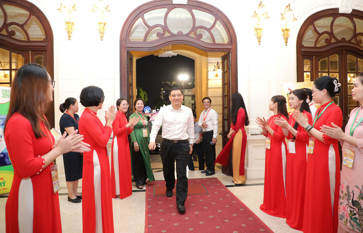 Chủ nhiệm Ủy ban Văn hóa, Giáo dục Nguyễn Đắc Vinh tới dự Chương trình nghệ thuật đặc biệt “Nắng Ba Đình”. Ảnh: Khánh Duy Chủ tịch Quốc hội Trần Thanh Mẫn dự Chương trình nghệ thuật đặc biệt “Nắng Ba Đình” -0