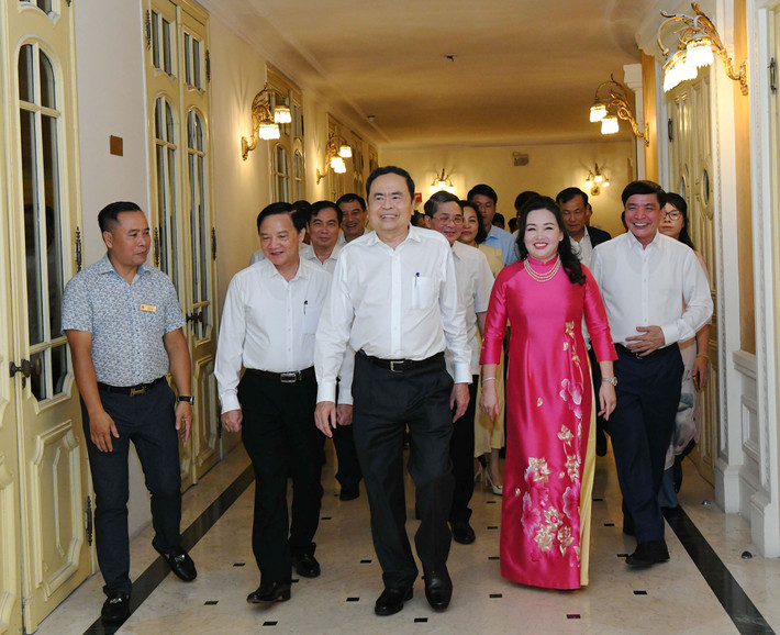 Chủ tịch Quốc hội Trần Thanh Mẫn tới dự Chương trình nghệ thuật đặc biệt “Nắng Ba Đình”. Ảnh: Lâm Hiển Chủ tịch Quốc hội Trần Thanh Mẫn dự Chương trình nghệ thuật đặc biệt “Nắng Ba Đình” -0