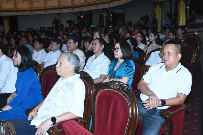 Các đại biểu dự Chương trình nghệ thuật đặc biệt “Nắng Ba Đình”. Ảnh: Quang Khánh Chủ tịch Quốc hội Trần Thanh Mẫn dự Chương trình nghệ thuật đặc biệt “Nắng Ba Đình” -0