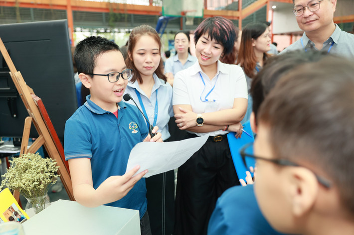 Học sinh trường Edison tự tin trình bày sáng kiến trước các thầy cô Chương trình GDPT 2018 mở ra cơ hội nhưng lại đặt ra nhiều thách thức -0