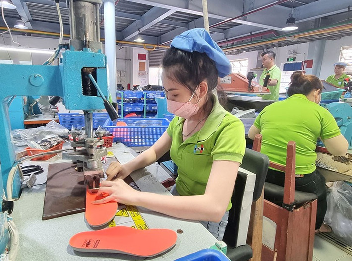 Ngày càng nhiều lao động chấp nhận mức lương thấp để có việc làm -0