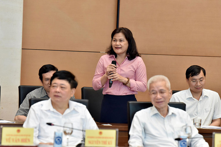 Đại biểu phát biểu tại cuộc gặp mặt. Ảnh: Lâm Hiển Chủ tịch Quốc hội Vương Đình Huệ: Báo chí phải luôn là vũ khí sắc bén của Đảng, diễn đàn rộng lớn, mạnh mẽ của Nhân dân -0