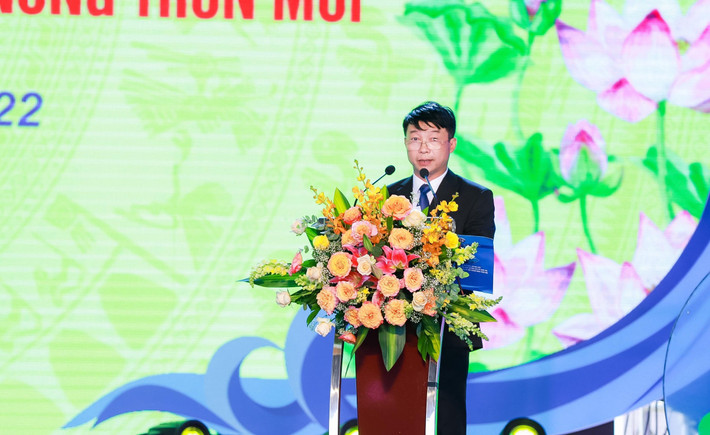 Phó bí thư Huyện ủy, Chủ tịch UBND huyện Nghi Lộc Nguyễn Tiến Dũng đọc Diễn văn buổi lễ Ảnh: Thành Duy Phó bí thư Huyện ủy, Chủ tịch UBND huyện Nghi Lộc Nguyễn Tiến Dũng đọc Diễn văn buổi lễ Ảnh: Thành Duy