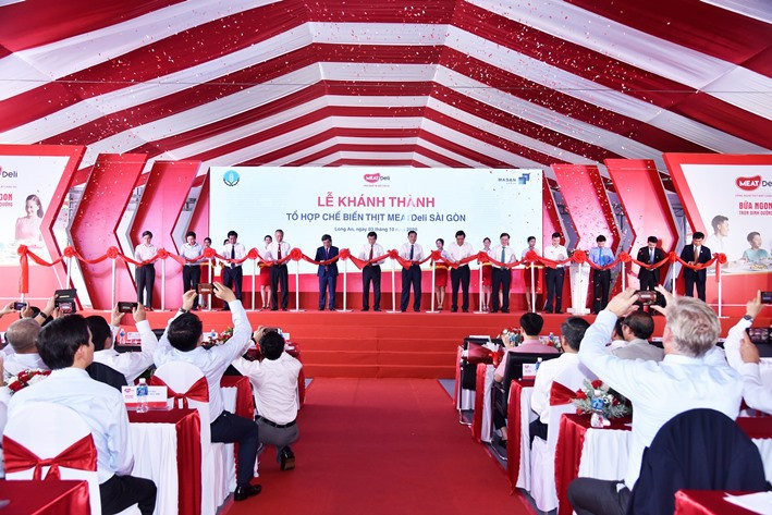 Các đại biểu cắt băng khánh thành Tổ hợp MEATDeli Sài Gòn với tổng vốn đầu tư hơn 1.800 tỷ đồng Các đại biểu cắt băng khánh thành Tổ hợp MEATDeli Sài Gòn với tổng vốn đầu tư hơn 1.800 tỷ đồng