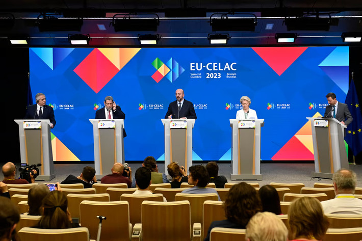 Hội nghị Thượng đỉnh EU-CELAC hôm 18.7 tại Brussels. Ảnh: AFP Hội nghị Thượng đỉnh EU-CELAC hôm 18.7 tại Brussels. Ảnh: AFP