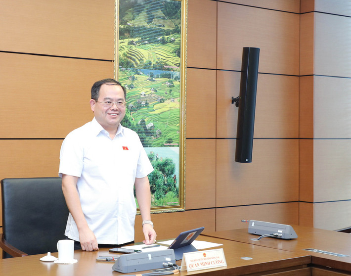 Đại biểu Quản Minh Cường (Đồng Nai) điều hành thảo luận tại Tổ 6 Cần có chính sách đặc thù phát triển khu vực biên giới phía Tây tỉnh Nghệ An -0