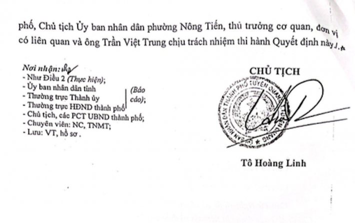 Chủ tịch UBND TP Tuyên Quang Tô Hoàng Linh ký huỷ bỏ quyết định đã ban hành trước đó. Vụ người dân thắng kiện UBND TP Tuyên Quang: Phường Nông Tiến có né tránh trách nhiệm xác nhận nguồn gốc đất và cung cấp thông tin? -1