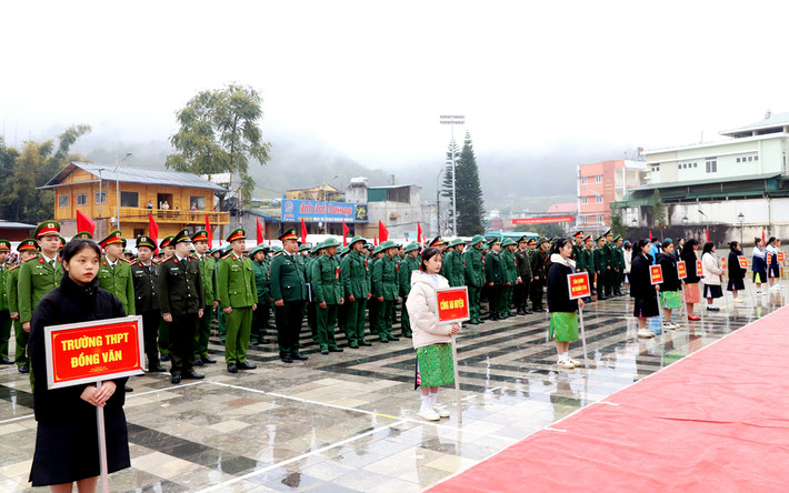 Các đơn vị và tân binh tham gia buổi lễ giao, nhận quân tại Đồng Văn Hà Giang: Sôi nổi ngày hội tòng quân năm 2024 -0