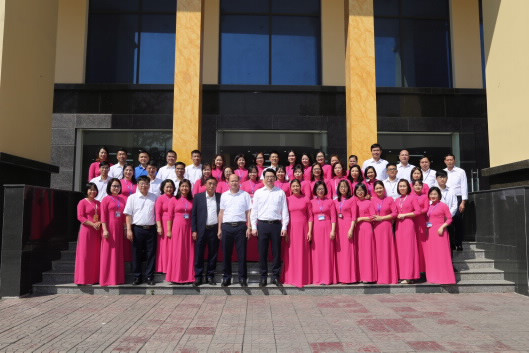 Đoàn công tác chụp ảnh lưu niệm với lãnh đạo, cán bộ KBNN Điện Biên Kho bạc Nhà nước thăm, làm việc tại Kho bạc Nhà nước Điện Biên -0