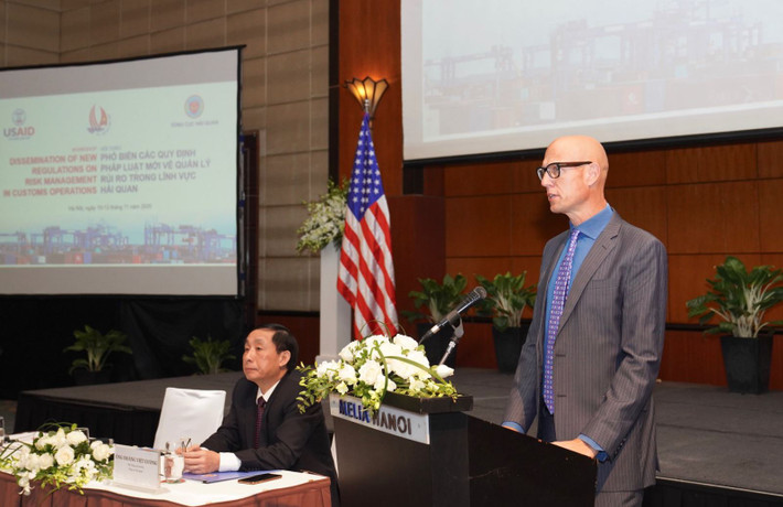 Phó Giám đốc USAID Vietnam Bradley Bessire phát biểu tại hội thảo. Phó Giám đốc USAID Vietnam Bradley Bessire phát biểu tại hội thảo.