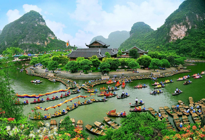 Hướng đến “Đô thị di sản thiên niên kỷ Du lịch Ninh Bình bứt phá mạnh mẽ. Ảnh: Ninh Mạnh Thắng