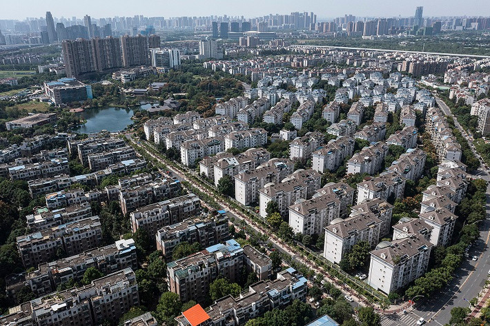 Khó khăn trên thị trường bất động sản là một trong những nguyên nhân khiến tăng trưởng GDP của Trung Quốc chậm lại. Ảnh: AP Nhân tố khiến tăng trưởng của Trung Quốc chậm lại trong quý 2 -0