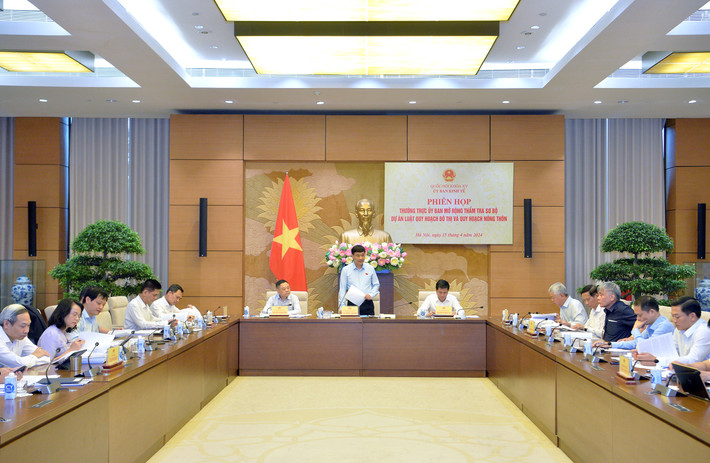 Chủ nhiệm Ủy ban Kinh tế Vũ Hồng Thanh phát biểu tại phiên họp mở rộng thẩm tra sơ bộ dự án Luật Quy hoạch đô thị và quy hoạch nông thôn Khắc phục hiệu quả các hạn chế trong công tác quy hoạch đô thị, nông thôn -0