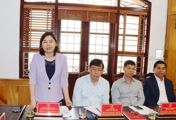 Phó Chủ tịch Thường trực HĐND tỉnh Bắc Ninh Trần Thị Hằng phát biểu. Ảnh: Phan Phương Thường trực Hội đồng Nhân dân tỉnh Bắc Ninh giám sát tại Sở Tư pháp -0