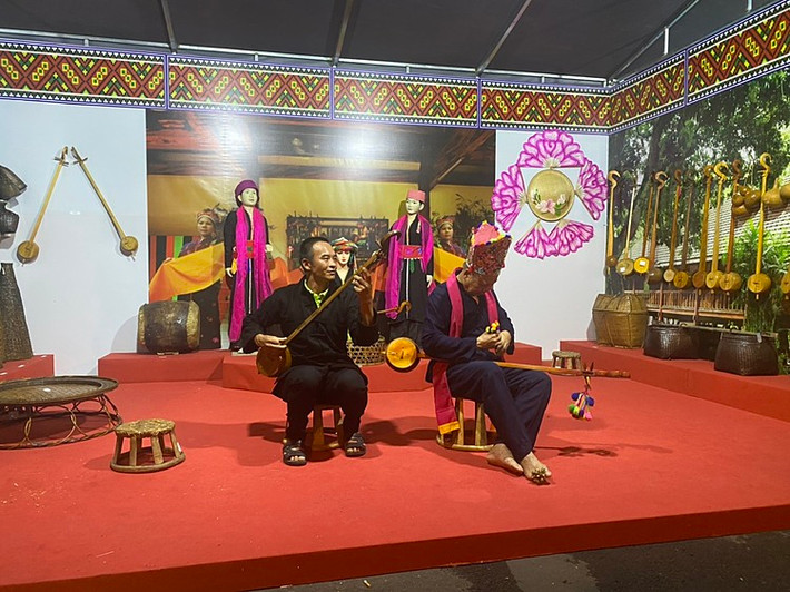 Nhiều hoạt động văn hóa truyền thống dân tộc được giới thiệu tại Tuần Văn hóa - Du lịch Lai Châu tại TP Hồ Chí Minh. Ảnh: Hải Minh Về với những đỉnh núi Lai Châu kỳ vĩ -0