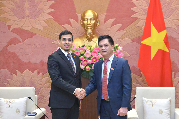 Phó Chủ tịch Hội đồng Dân tộc Nguyễn Lâm Thành tiếp Đại sứ Venezuela ảnh 1 Phó Chủ tịch Hội đồng Dân tộc, Chủ tịch Nhóm NSHN Việt Nam – Venezuela Nguyễn Lâm Thành và Đại sứ Juan Carlos Ferrnandes Juarez tại buổi tiếp