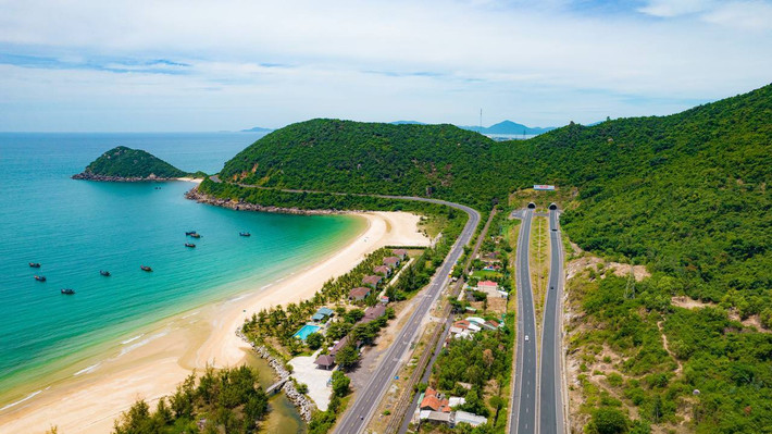 Hầm Đèo Cả là công trình do bàn tay, khối óc người Việt thực hiện và sử dụng nguồn vốn huy động trong nước. Chinh phục 5.000km cao tốc Việt Nam từ câu chuyện cao tốc Gyeongbu ở Hàn Quốc -0
