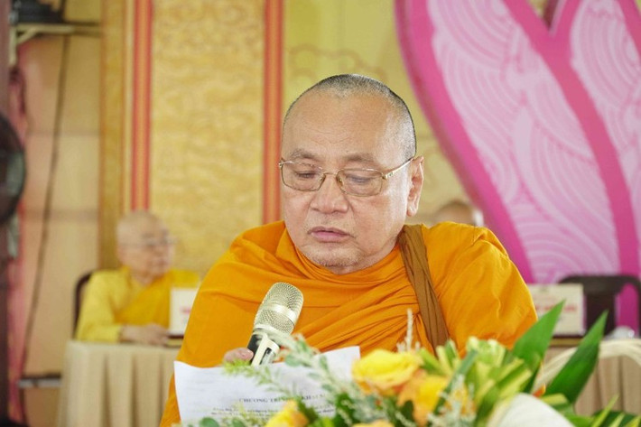 Hòa thượng Thích Bửu Chánh - Ủy viên Thư ký Hội đồng Trị sự, Phó trưởng ban Thường trực Ban Trị sự đọc quyết định thông qua 91 thành viên chính thức của Ban Trị sự, Giáo hội Phật giáo Việt Nam tỉnh Đồng Nai Khóa IX, nhiệm kỳ 2022 - 2027. Ảnh: NT Công bố Quyết định nhân sự các ban chuyên môn trực thuộc Ban Trị sự Giáo hội Phật giáo Việt Nam tỉnh nhiệm kỳ 2022 - 2027 -0