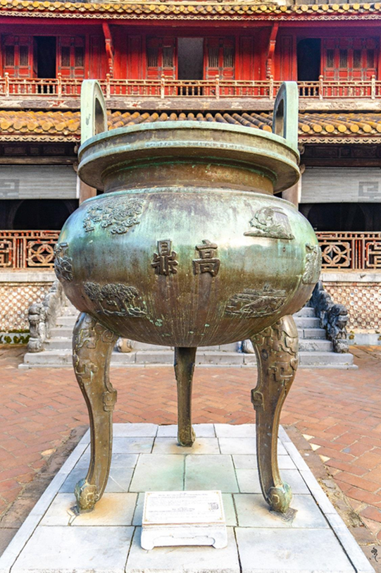 Đỉnh đồng ở Hoàng cung Huế Bản đúc nổi trên chín đỉnh đồng ở Hoàng cung Huế là Di sản tư liệu khu vực châu Á - Thái Bình Dương -0