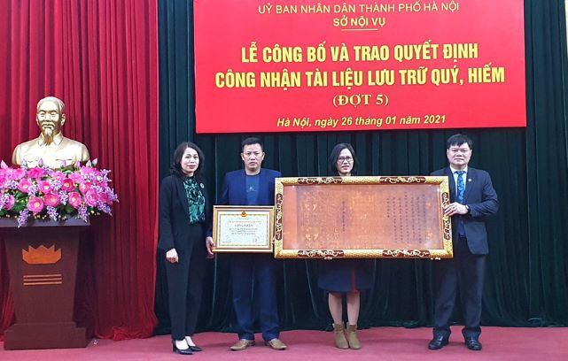 Đạo sắc phong được ví như bản chứng chỉ, liên hệ tinh thần, gạch nối giữa quá khứ, hiện tại, tương lai Giữ hồn làng qua các đạo sắc phong -0