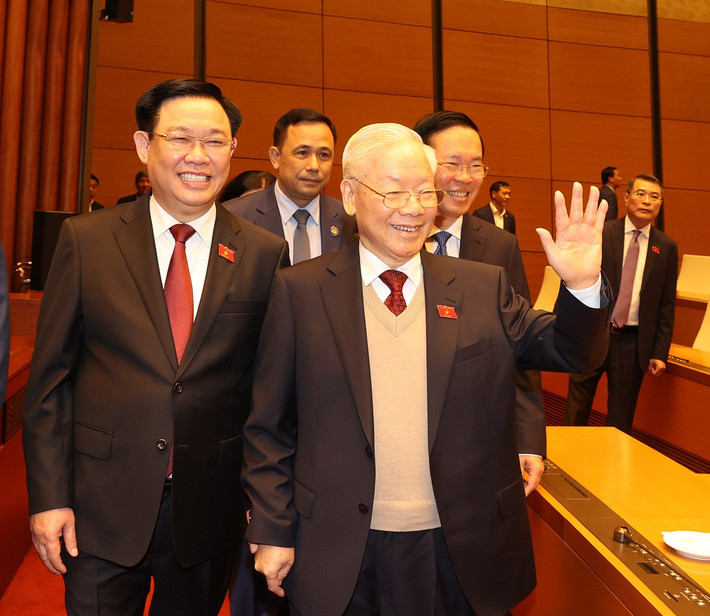 Để xứng đáng là “đứa con nòi” của Nhân dân ảnh 3 Toổng Bí thư Nguyễn Phú Trọng, Chủ tịch nước Võ Văn Thưởng và Chủ tịch Quốc hội Vương Đình Huệ tại phiên khai mạc Kỳ họp bất thường lần thứ Năm, Quốc hội khóa XV sáng 15.1.2024 Ảnh: Trí Dũng