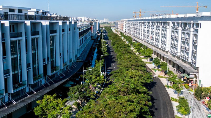 Khu nhà phố thương mại đã hoàn thiện Vạn Phúc City - Đại đô thị đáng sống ven sông Sài Gòn