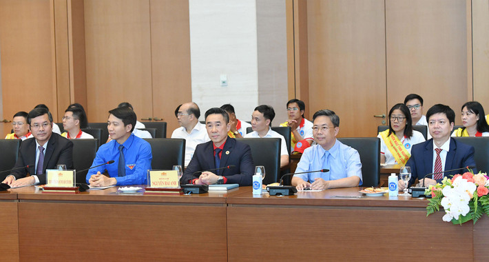 Chủ tịch Quốc hội Trần Thanh Mẫn: Cùng nhau lan tỏa tinh thần, nghĩa cử cao đẹp của hoạt động hiến máu tình nguyện ảnh 14 Chủ tịch Quốc hội Trần Thanh Mẫn gặp mặt người hiến máu tình nguyện tiêu biểu toàn quốc