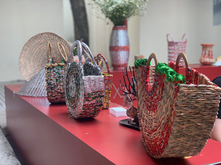 Sáng tạo với vỏ mì tôm đã đoạt giải tại Cuộc thi Thử thách Thiết kế Đời sống Tuần hoàn Thúc đẩy cộng đồng sáng tạo trẻ và chế tác kỹ thuật số ở Hà Nội -2