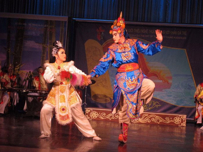 Chương trình giúp giới trẻ tiếp cận đặc trưng, nét đẹp nghệ thuật Tuồng Ảnh: TTXVN Chương trình giúp giới trẻ tiếp cận đặc trưng, nét đẹp nghệ thuật Tuồng Ảnh: TTXVN