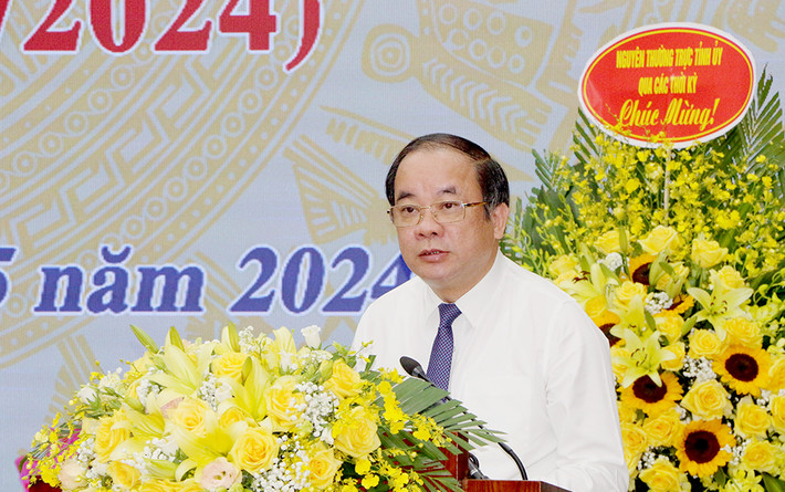 Phó Bí thư Thường trực Tỉnh ủy, Chủ tịch HĐND tỉnh Tạ Văn Long phát biểu chúc mừng 75 năm Ngày thành lập Văn phòng Tỉnh ủy Văn phòng Tỉnh ủy Yên Bái gặp mặt kỷ niệm 75 năm ngày thành lập -0