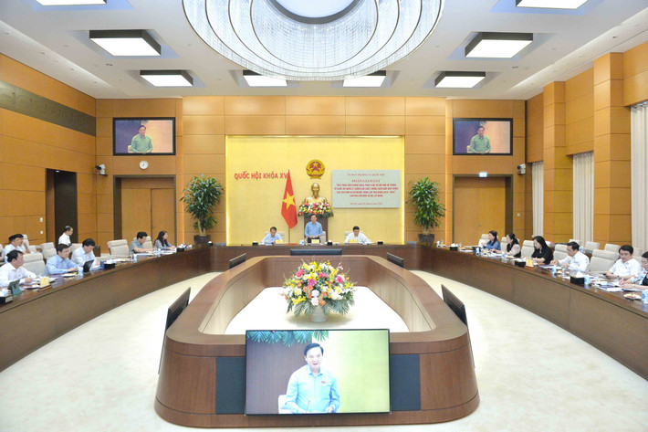 Quang cảnh cuộc làm việc. Ảnh: Hồ Long Phó Chủ tịch Quốc hội Nguyễn Khắc Định chủ trì làm việc với 3 Bộ về thực hiện pháp luật về đơn vị sự nghiệp công lập -0