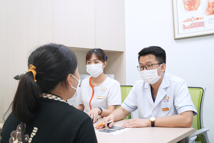 BSCKI Nguyễn Thành Trung khám và tư vấn cho bệnh nhân Bé hơn 1 tuổi vẫn ngồi chưa vững, cha mẹ bàng hoàng phát hiện nguyên nhân -0