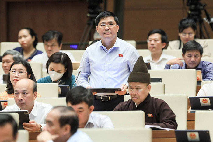 ĐBQH Nguyễn Tuấn Anh (Long An) phát biểu. Ảnh: Quang Khánh Quốc hội thảo luận về kết quả thực hiện kế hoạch phát triển kinh tế - xã hội -0